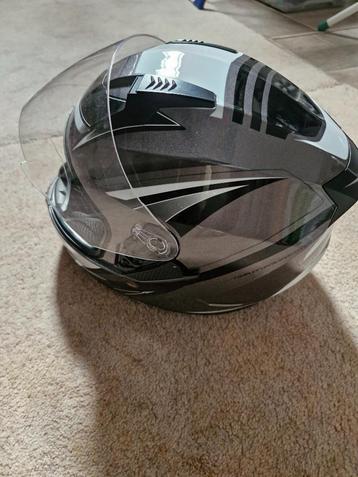 Integraal helm beschikbaar voor biedingen