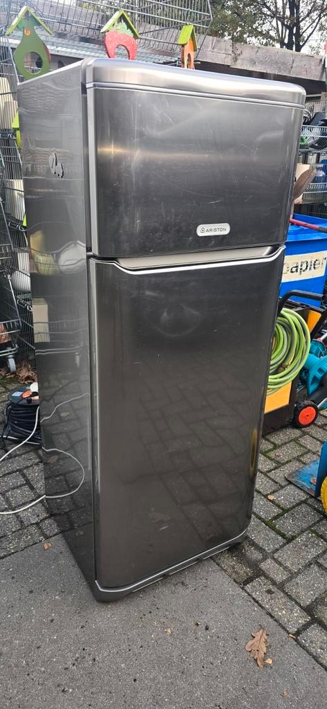 Ariston design koelvriescombinatie met garantie, Witgoed en Apparatuur, Koelkasten en IJskasten, Zo goed als nieuw, Met aparte vriezer