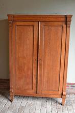 Prachtige strakke antieke eiken houten meidenkast.