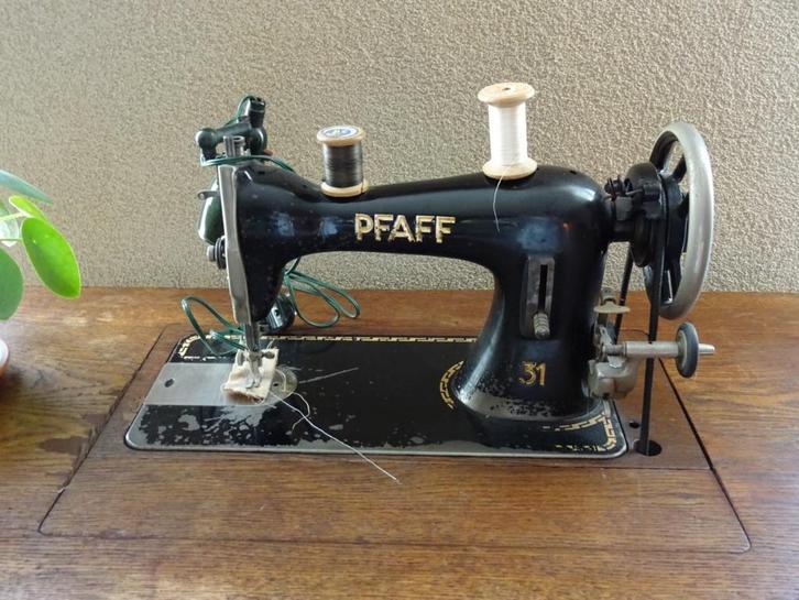 Antieke Pfaff trapnaaimachine in meubel, Antiek en Kunst, Antiek | Naaimachines, Ophalen