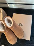 Uggs platform 37, Kleding | Dames, Schoenen, Ophalen of Verzenden, Zo goed als nieuw, Zwart