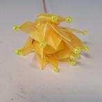 Paasbloem gemaakt van een ei met veren voor bloemschikken, Ophalen of Verzenden, Zo goed als nieuw