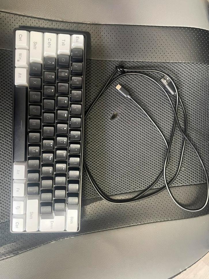 60% gaming keyboard, Computers en Software, Toetsenborden, Zo goed als nieuw, Ophalen of Verzenden