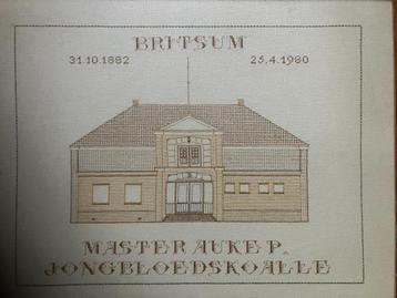 BRITSUM. GROTE AFBEELDING VAN OUDE SCHOOL IN KRUISSTEEK. 31- beschikbaar voor biedingen