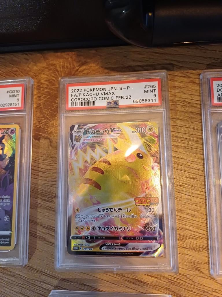 Pikachu VMAX PSA 9 Corocoro Promo, Ophalen of Verzenden, Zo goed als nieuw, Losse kaart, Foil