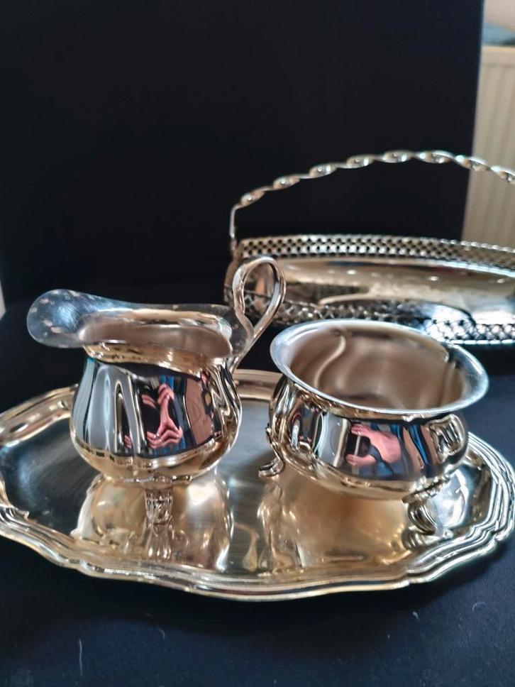 Verzilverd setje. Van het mandje is een schroefje weg, Antiek en Kunst, Antiek | Goud en Zilver, Zilver, Ophalen