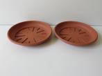 2 Terracotta kleur kunststof Elho Terra schotels 21 cm, Tuin en Terras, Bloempotten, Kunststof, Rond, Ophalen of Verzenden, Zo goed als nieuw
