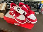 Nike Dunk Low Retro University Red - 42, Nieuw, Nike, Ophalen of Verzenden, Sneakers of Gympen