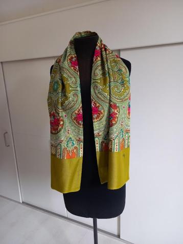 Oilily sjaal beschikbaar voor biedingen