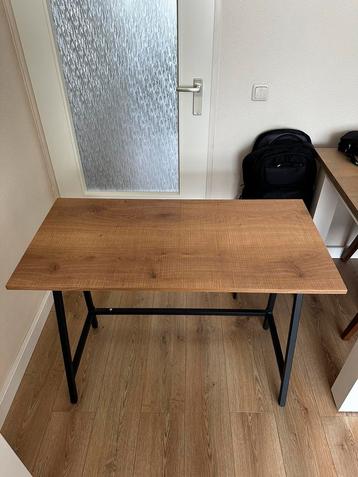 Houten Bureau beschikbaar voor biedingen
