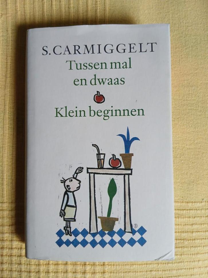 S. Carmiggelt - Tussen mal en dwaas, Boeken, Literatuur, Gelezen, Nederland, Ophalen of Verzenden
