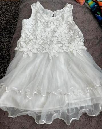 Mooie Gelegenheids Kinder Jurken /Kinderjurken zgan maat 116 beschikbaar voor biedingen