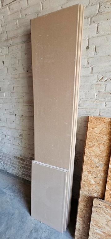 Gipsplaten 200 x 40 cm beschikbaar voor biedingen