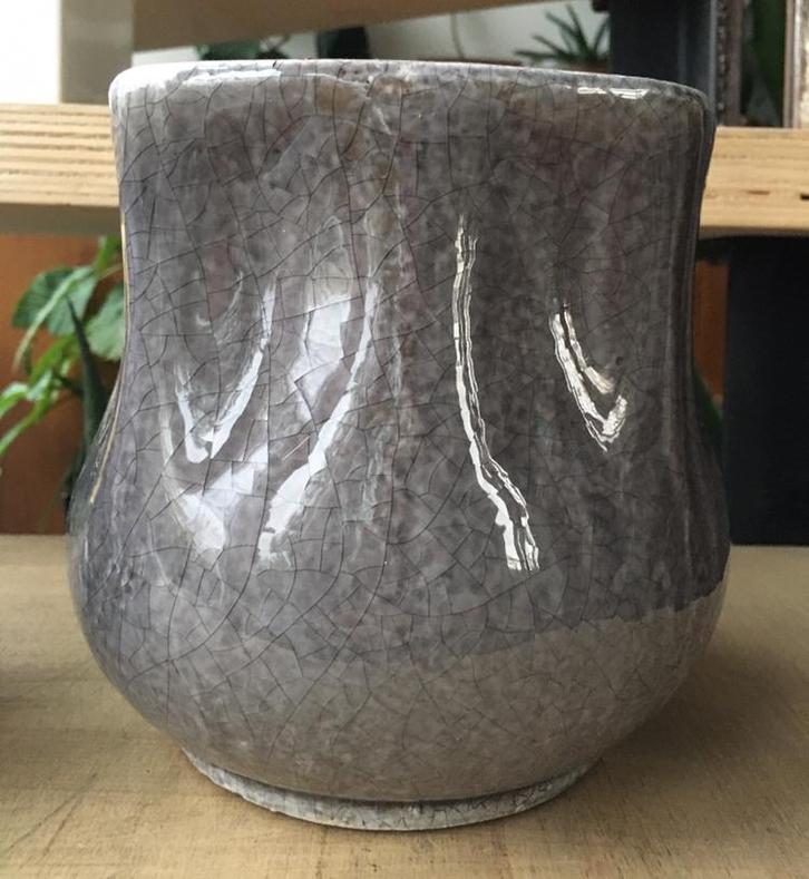 Vintage jaren zeventig keramische bloempot uniek tulp grijs, Tuin en Terras, Bloempotten, Zo goed als nieuw, Terracotta, Binnen