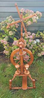 Prachtig spinnewiel met wolhaspel, Ophalen