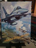 Vlucht door de tijd 75 jaar Nederlandse Luchtmacht, Ophalen, Zo goed als nieuw, Boek of Tijdschrift