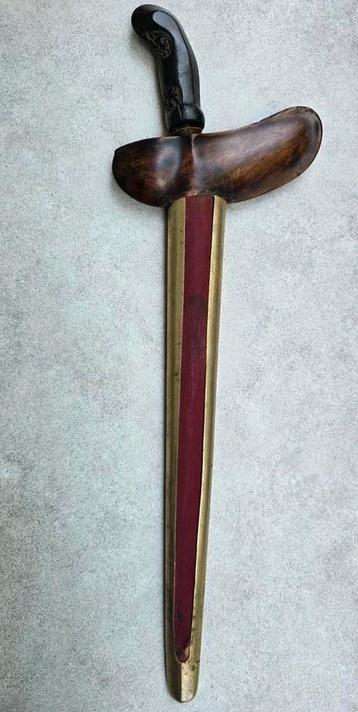 Keris lurus dwiwarna beschikbaar voor biedingen