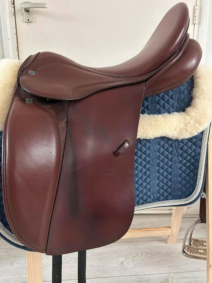 Stubben Genesis 18” en boommaat 31, Dieren en Toebehoren, Paarden en Pony's | Zadels, Zo goed als nieuw, Dressuur, Ophalen of Verzenden