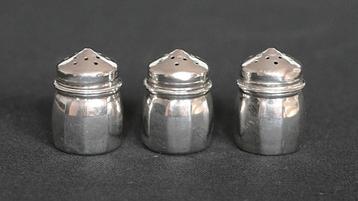Drie Sterling Zilverplate Zoutvaatjes beschikbaar voor biedingen