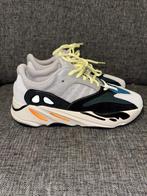 Yeezy 700 V1 Waverunner 45, Kleding | Heren, Schoenen, Overige kleuren, Nieuw, Ophalen of Verzenden, Sneakers of Gympen