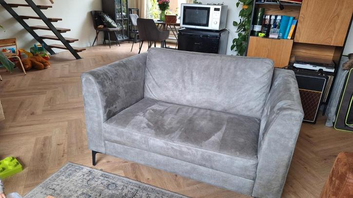 Lichtgrijze loveseat, Huis en Inrichting, Fauteuils, Zo goed als nieuw, Leer, 75 tot 100 cm, 75 tot 100 cm, Ophalen