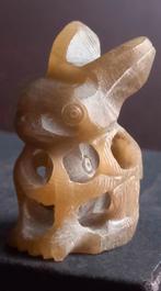 Antiek steen beeld konijntje 3.5 cm hoog, Ophalen of Verzenden