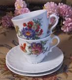 Set van 2 brocante kopjes met schotel, bloemboeketjes, Ophalen of Verzenden