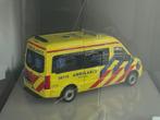 Mercedes Sprinter Ambulance in schaal 1:18 UNIEK!, Hobby en Vrije tijd, Modelauto's | 1:18, Ophalen of Verzenden, Zo goed als nieuw