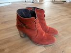 Rode suede laarsjes Post Xchange, Ophalen, Lage of Enkellaarzen, Post Xchange, Gedragen