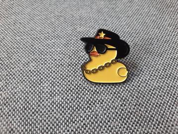 1 leuke pin van een badeend te koop beschikbaar voor biedingen
