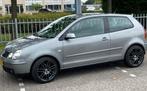 Volkswagen polo 2004 Grijs **UNIEK**, Voorwielaandrijving, Stoelverwarming, 74 pk, 4 cilinders