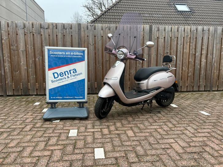 Mooie Btc cruise snor scooter, Fietsen en Brommers, Snorfietsen en Snorscooters, Zo goed als nieuw, Overige merken, Benzine, Ophalen of Verzenden