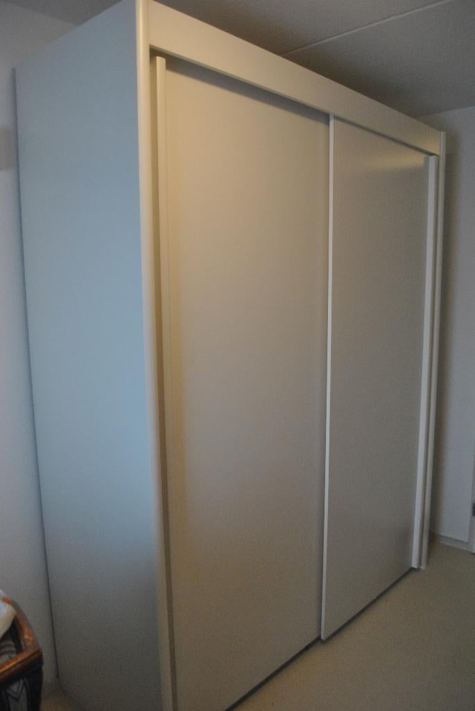 Kledingkast, 2 deurs, schuifdeuren, Huis en Inrichting, Kasten | Kledingkasten, Ophalen, Gebruikt, 200 cm of meer, Met plank(en)