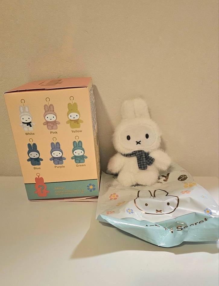 Miffy Nijntje Macaron Blindbox plush pendant, Verzamelen, Sleutelhangers, Zo goed als nieuw, Ophalen of Verzenden