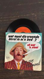 Leo van Helmond - Wat moet die vreemde kerel in m’n bed?, Ophalen of Verzenden, Zo goed als nieuw, Nederlandstalig