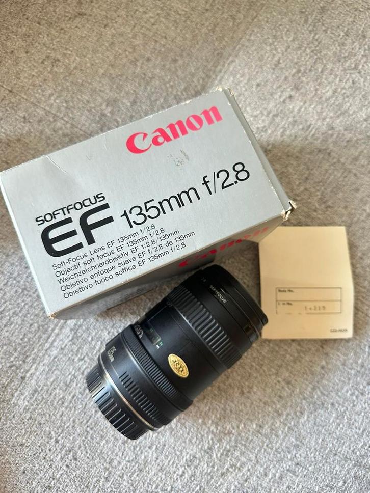 Te koop Canon EF 135 mm f/2.8SF lens, Audio, Tv en Foto, Fotografie | Lenzen en Objectieven, Zo goed als nieuw, Telelens, Ophalen of Verzenden