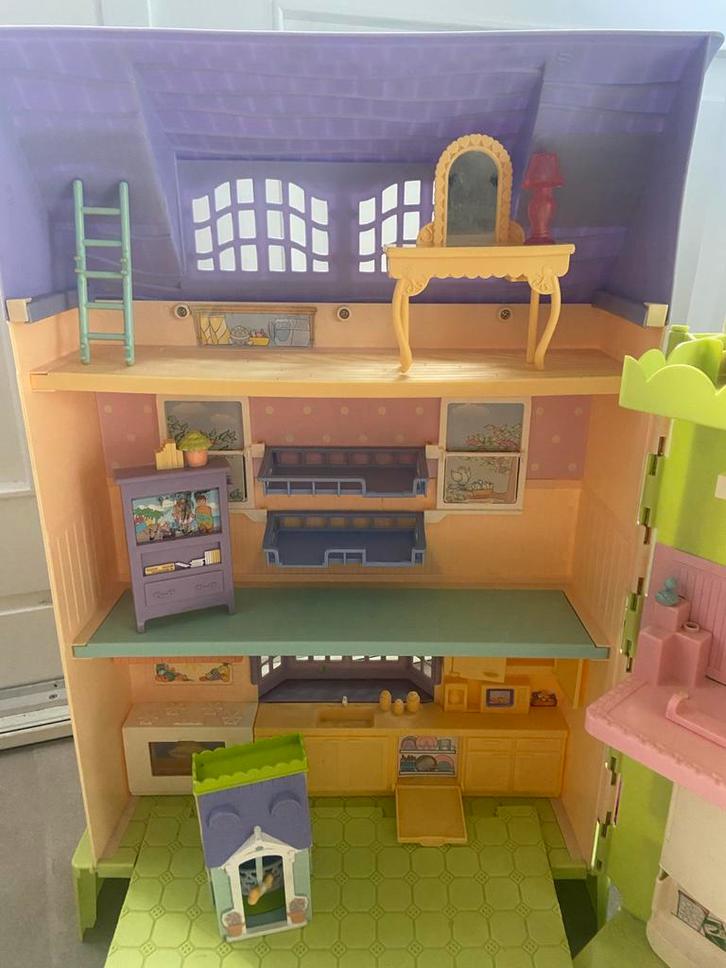 Poppenhuis met Accessoires +licht en praat is inklapbaar, Kinderen en Baby's, Speelgoed | Poppenhuizen, Gebruikt, Poppenhuis, Ophalen of Verzenden