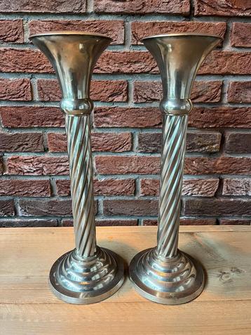Kandelaars zilver kleurig 2x	 beschikbaar voor biedingen