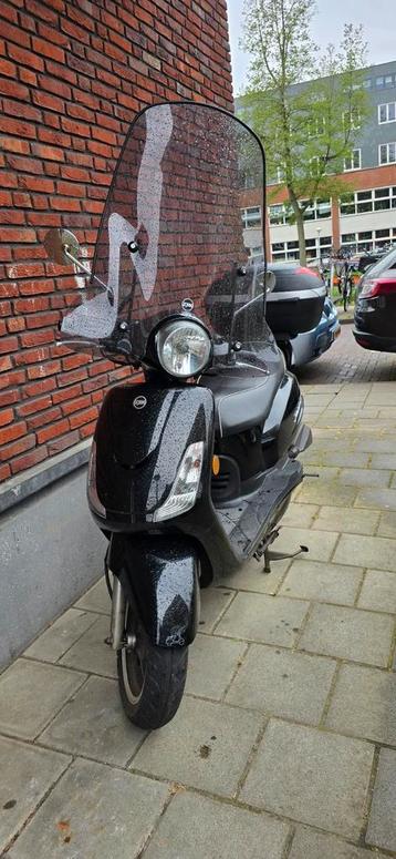 Zeer nette Sym Fiddle 2 scooter uit 2017  beschikbaar voor biedingen