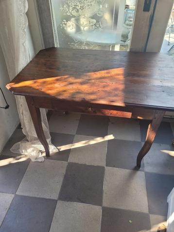 Antieke Franse tafel, schrijftafel elegante vorm beschikbaar voor biedingen