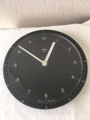 Braun Design Wandklok beschikbaar voor biedingen