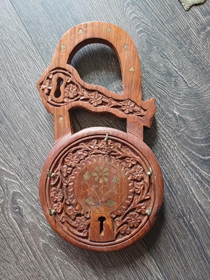 Houtsnijwerk Sleutelrek Hangslot Design, Antiek en Kunst, Kunst | Beelden en Houtsnijwerken, Ophalen of Verzenden