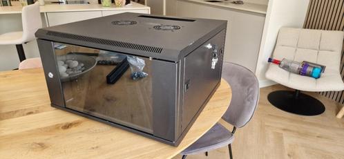 19" 6U Wand Patchkast met glazen deur en Ventilatie, Computers en Software, Serverkasten, Zo goed als nieuw, Glas, Plaatstaal