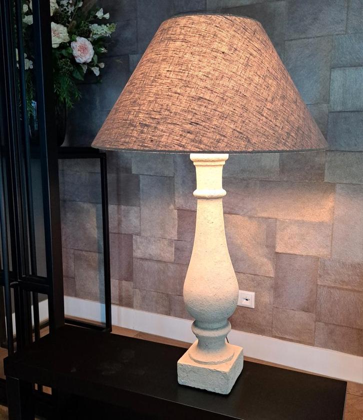 Zandkleurige lamp incl taupe kleurige kap 2x, Huis en Inrichting, Lampen | Tafellampen, Zo goed als nieuw, 75 cm of meer, Overige materialen
