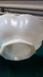 Schaal, sier schaal van wit glas met goudkleurige rand op vo, Ophalen of Verzenden, 'T Olde Gre-j, Info@toldegrej.nl, Endepoelstraat 20f Didam