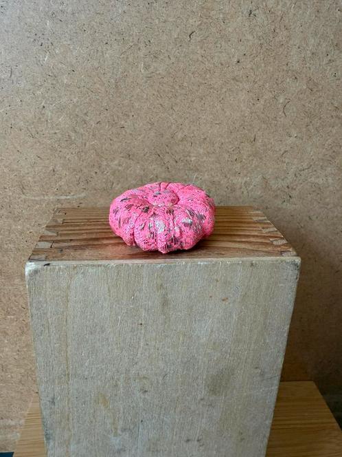 Poef - hxb ca 1.5x4cm, Verzamelen, Poppenhuizen en Toebehoren, Zo goed als nieuw, Poppenhuis, Ophalen of Verzenden