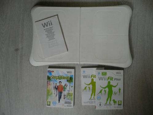Wii Balance Board + Wii Fit Plus + Step to the beat, Spelcomputers en Games, Spelcomputers | Nintendo Wii, Zo goed als nieuw, Zonder controller
