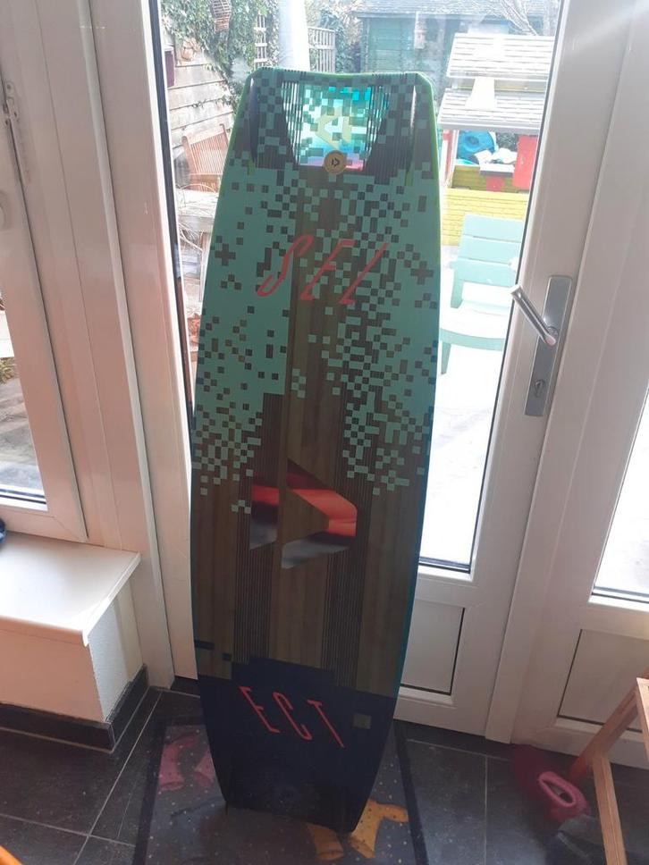 Duotone Select 2023 Kiteboard - Nieuw!, Watersport en Boten, Kitesurfen, Zo goed als nieuw, Kiteboard, 4 m² of minder, Twintip