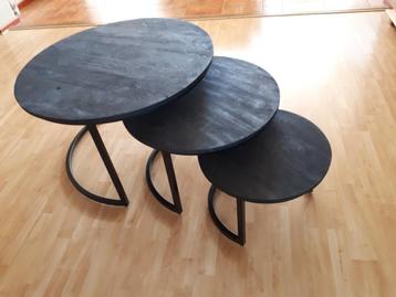 3 ronde zwarte salontafels beschikbaar voor biedingen