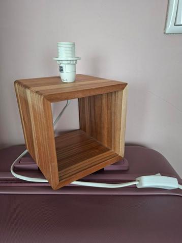 Houten Lampvoet - Modern Design beschikbaar voor biedingen